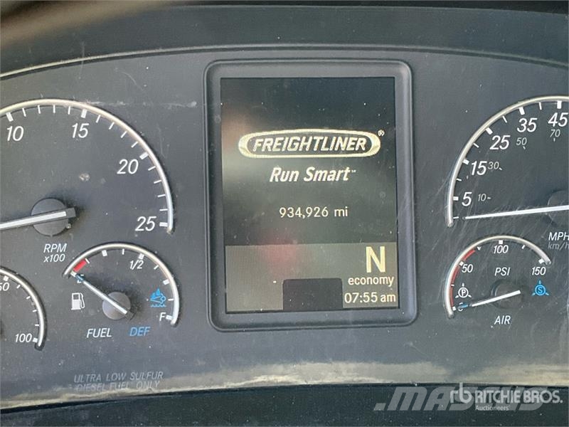 Freightliner Cascadia 126 6x4 T/A Sleeper Truck Tractor Тягачі