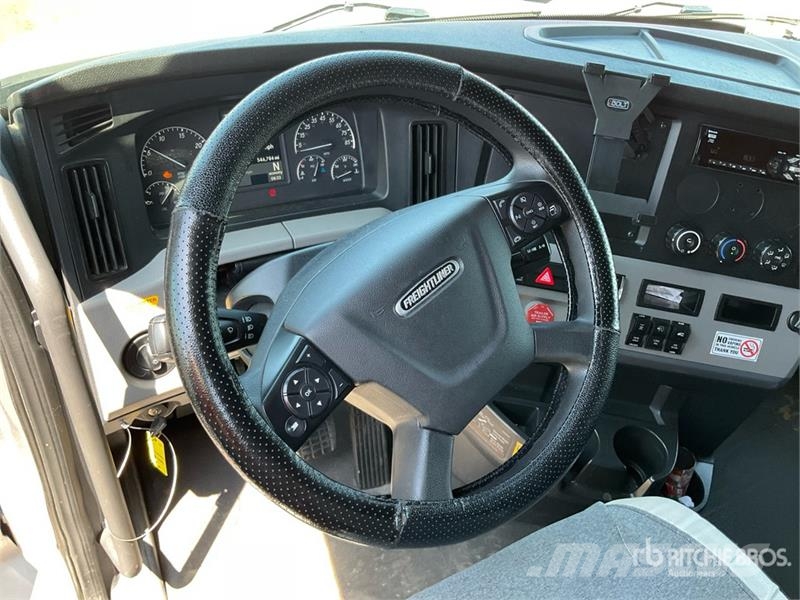 Freightliner Cascadia 126 6x4 T/A Sleeper Truck Tractor وحدات الجر