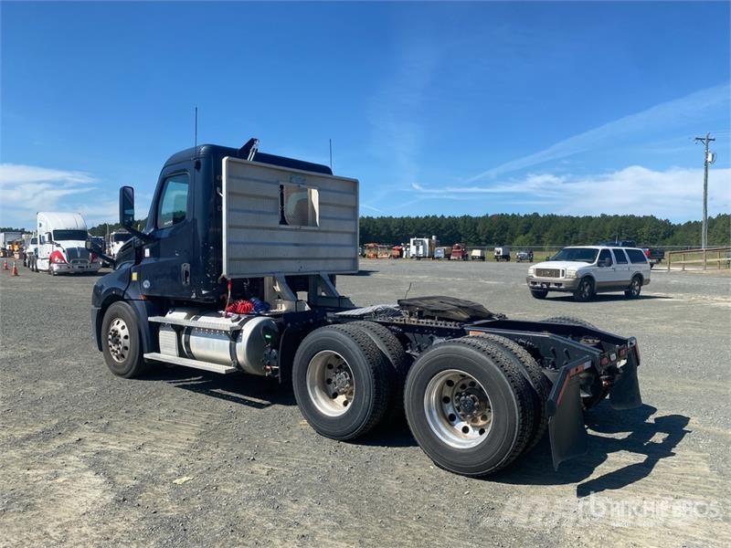 Freightliner Cascadia 126 Vetopöytäautot