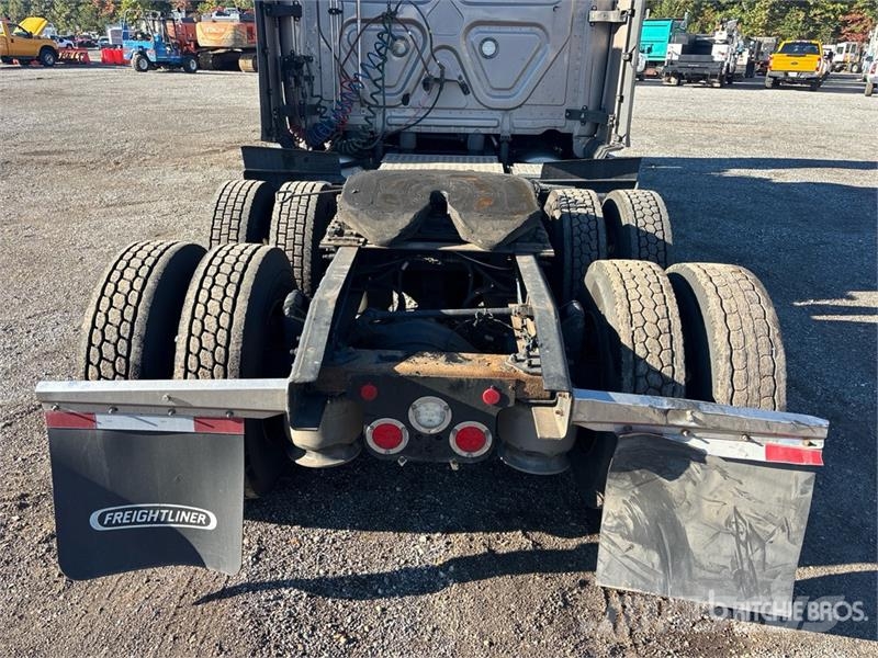 Freightliner Cascadia 126 6x4 T/A Sleeper Truck Tractor Cavalos mecânicos