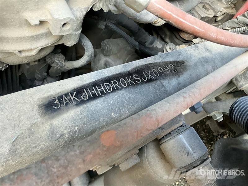 Freightliner Cascadia 126 6x4 T/A Sleeper Truck Tractor (Inoper Седельные тягачи