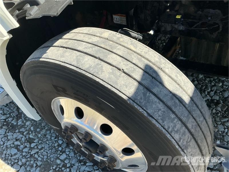 Freightliner Cascadia 126 Седельные тягачи