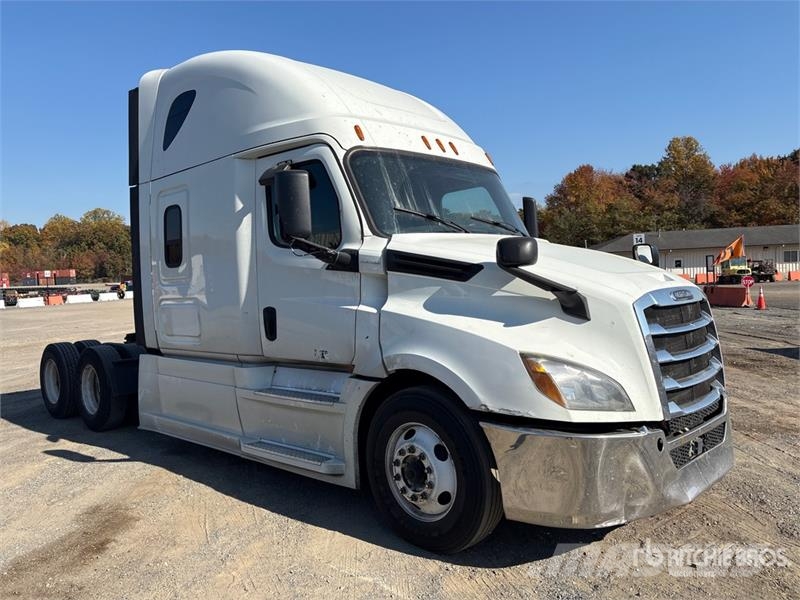 Freightliner Cascadia 126 6x4 T/A Sleeper Truck Tractor Tegljači