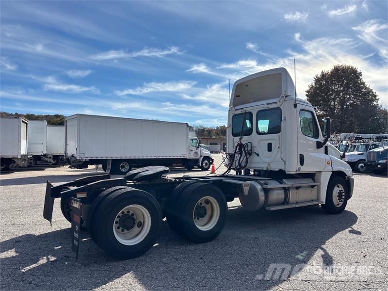 Freightliner Cascadia 125 Autotractoare