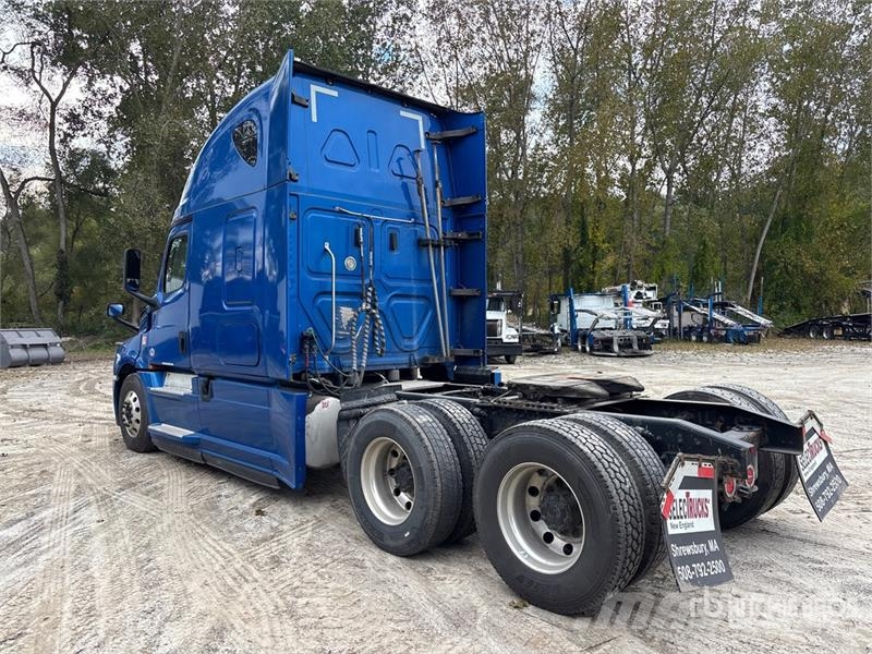 Freightliner Cascadia 126 6x4 T/A Sleeper Truck Tractor Tractores (camiões)
