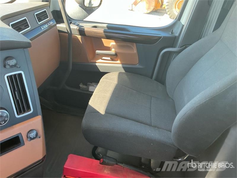 Freightliner Cascadia 126 Седельные тягачи