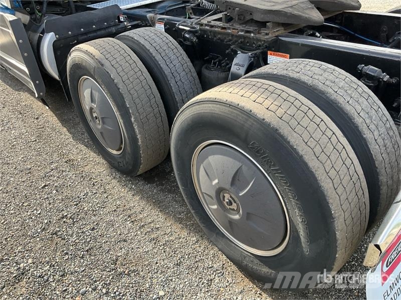 Freightliner Cascadia 126 6x4 T/A Sleeper Truck Tractor Motrici e Trattori Stradali