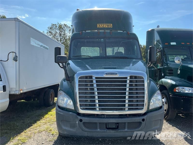 Freightliner Cascadia 113 Truck Tractor Units