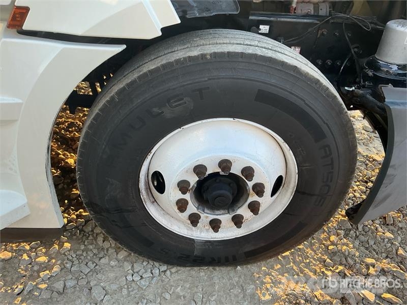 Freightliner Cascadia 126 6x4 T/A Sleeper Truck Tractor Vilcēji