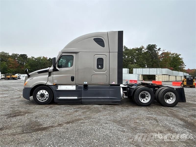 Freightliner Cascadia 126 6x4 T/A Sleeper Truck Tractor Vlačilci