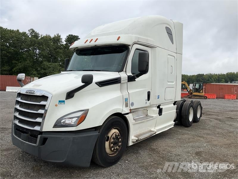 Freightliner Cascadia 126 6x4 T/A Sleeper Truck Tractor 中古トラクターヘッド | トレーラーヘッド