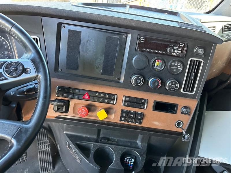 Freightliner Cascadia 6x4 T/A Sleeper Truck Tractor (Inoperable Cabezas tractoras