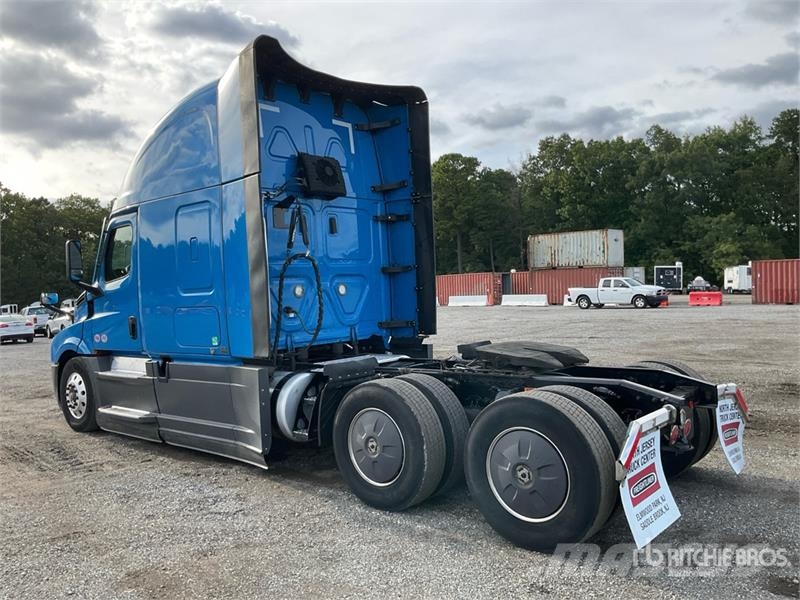Freightliner Cascadia 126 6x4 T/A Sleeper Truck Tractor Motrici e Trattori Stradali