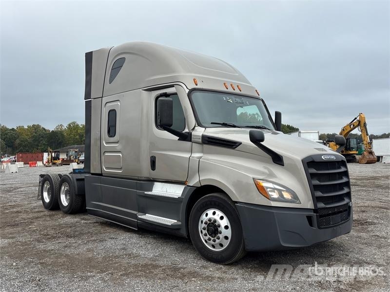 Freightliner Cascadia 126 6x4 T/A Sleeper Truck Tractor Vlačilci