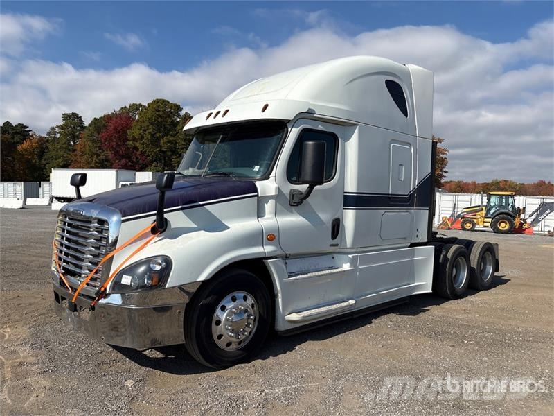 Freightliner Cascadia 125 6x2 T/A Sleeper Truck Tractor Tegljači