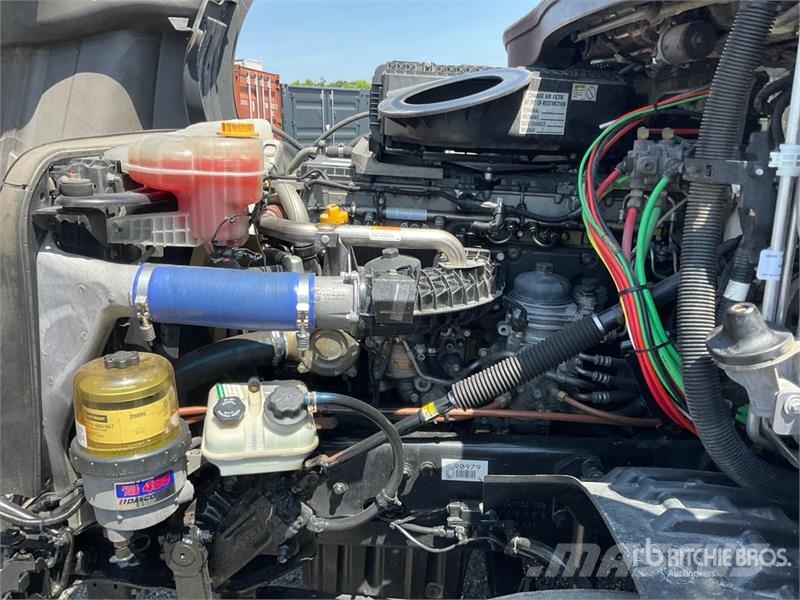 Freightliner Cascadia 126 6x4 T/A Sleeper Truck Tractor وحدات الجر