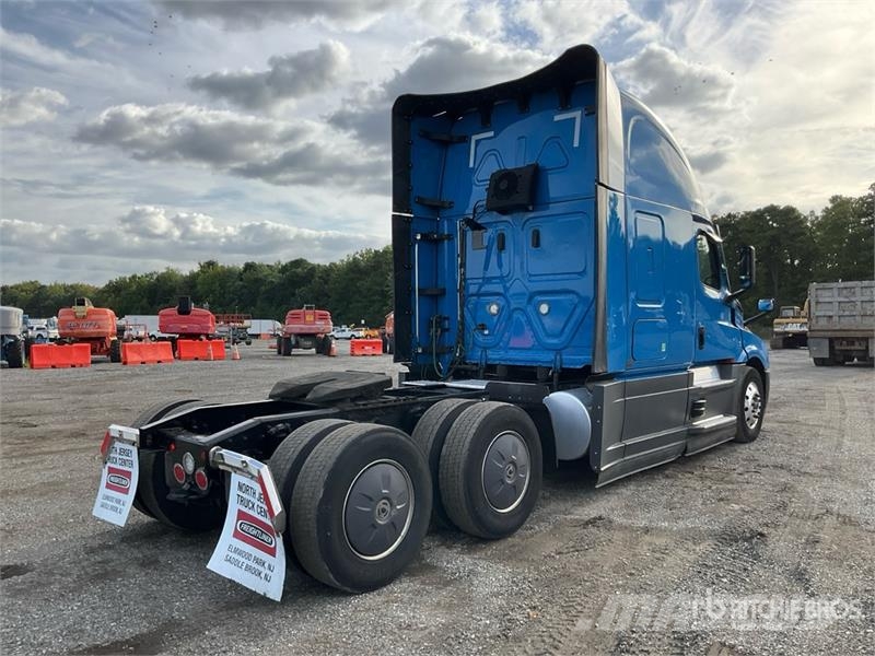 Freightliner Cascadia 126 6x4 T/A Sleeper Truck Tractor Motrici e Trattori Stradali