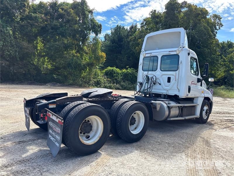 Freightliner Cascadia 125 Sadulveokid