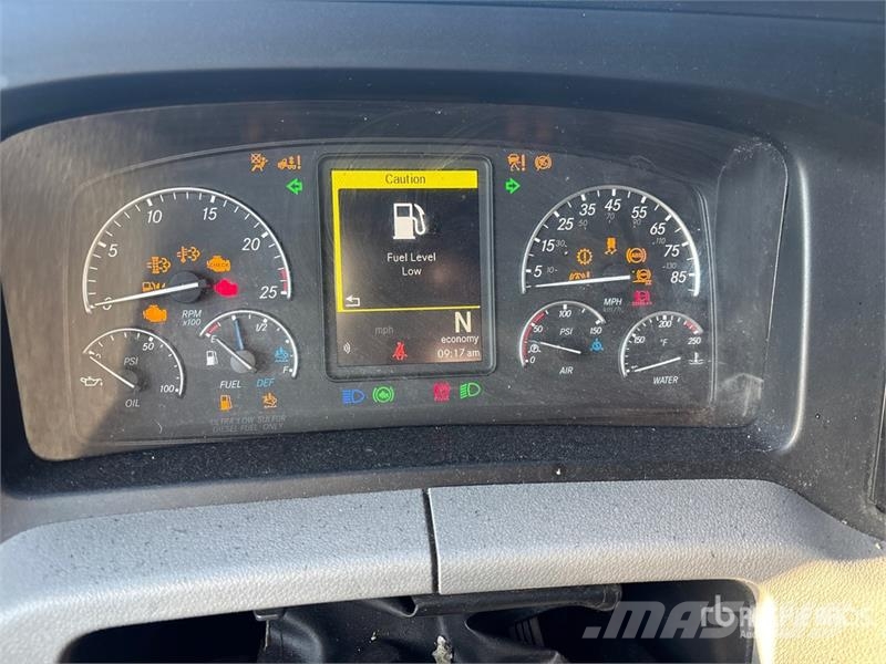 Freightliner Cascadia 126 6x4 T/A Sleeper Truck Tractor Cavalos mecânicos