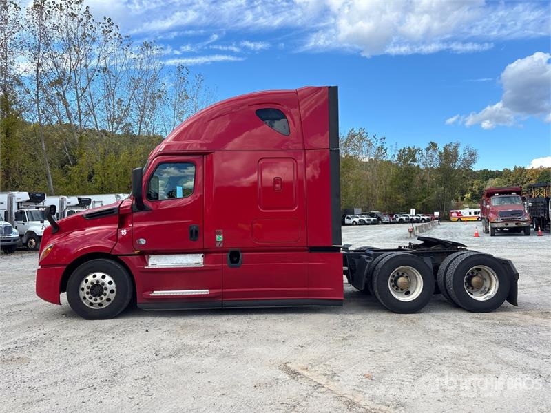 Freightliner Cascadia 126 6x4 T/A Sleeper Truck Tractor Vlačilci