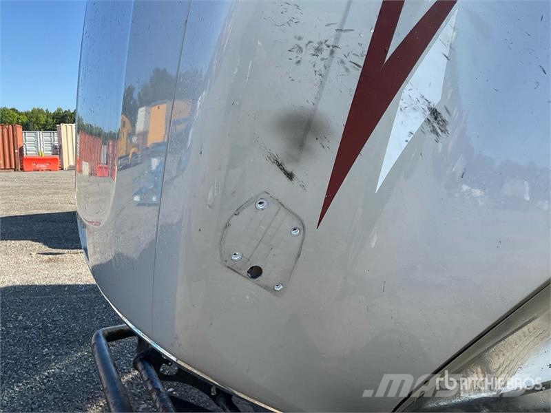 Freightliner Cascadia 126 6x4 T/A Sleeper Truck Tractor Тягачі