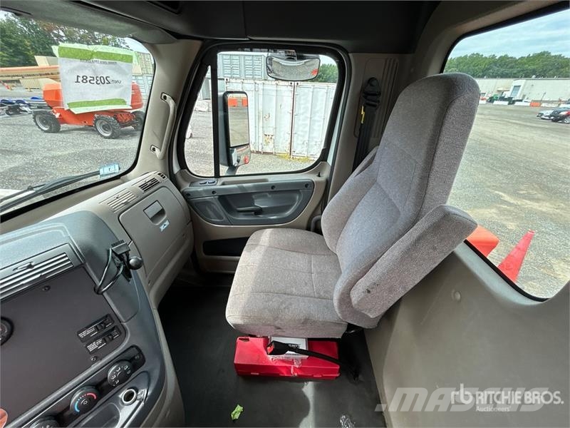 Freightliner Cascadia 125 Vilcēji