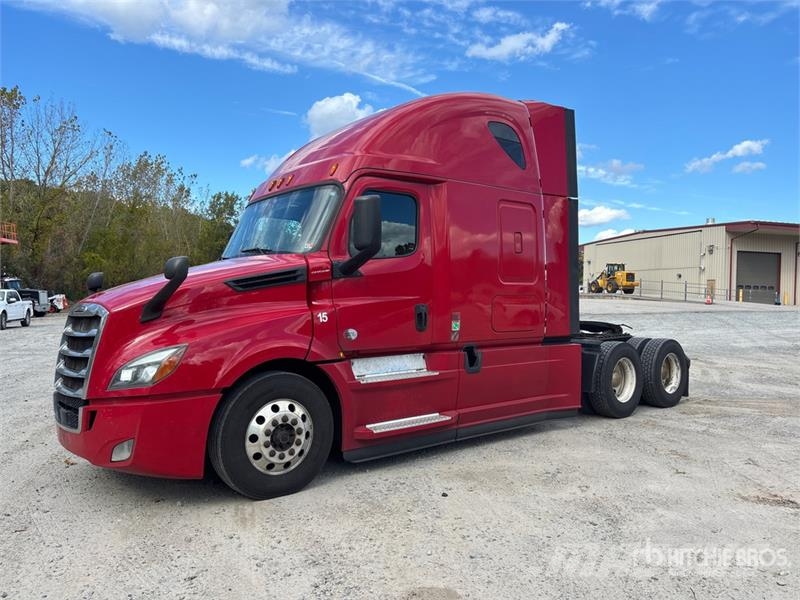 Freightliner Cascadia 126 6x4 T/A Sleeper Truck Tractor Vlačilci