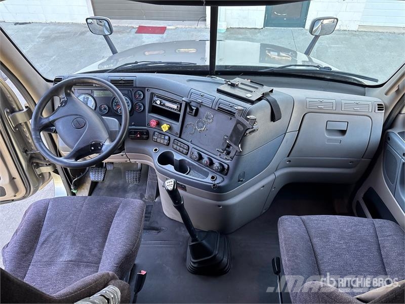 Freightliner Cascadia 125 6x4 T/A Sleeper Truck Tractor Cabezas tractoras