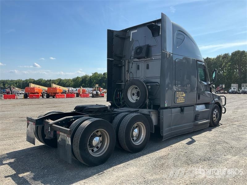 Freightliner Cascadia 126 T/A Sleeper Truck Tractor Dragbilar