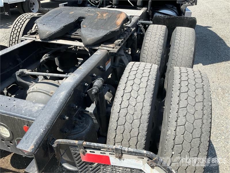 Freightliner Cascadia 126 6x4 T/A Sleeper Truck Tractor وحدات الجر