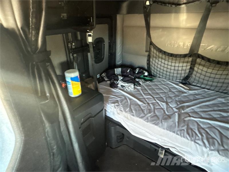 Freightliner Cascadia 126 6x4 T/A Sleeper Truck Tractor Cavalos mecânicos