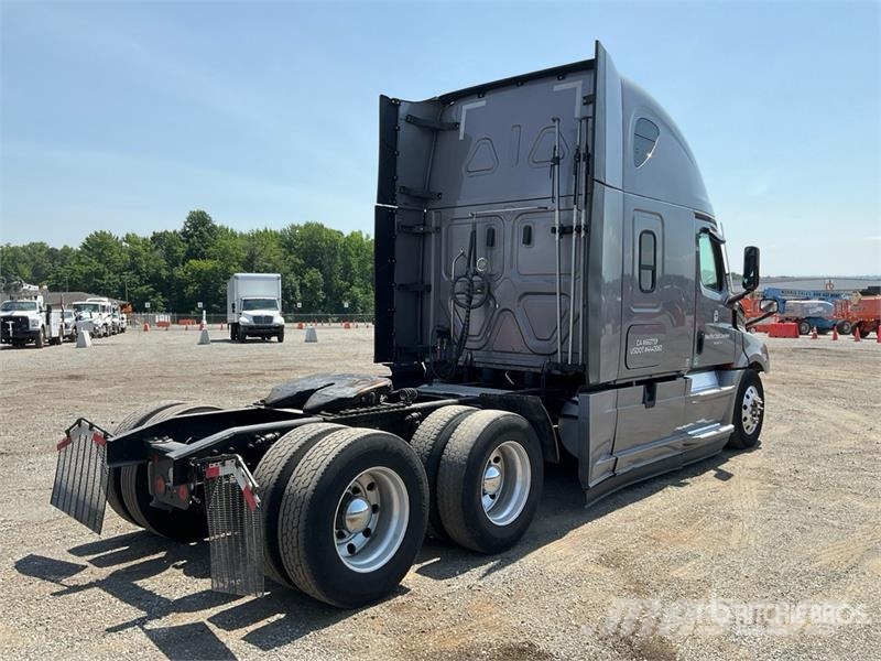 Freightliner Cascadia 126 6x4 T/A Sleeper Truck Tractor وحدات الجر