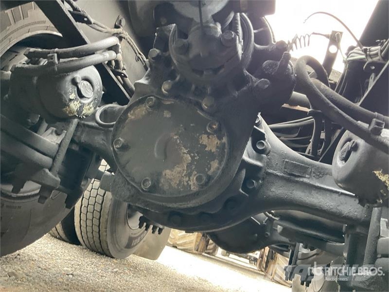 Freightliner Cascadia 126 6x4 T/A Sleeper Truck Tractor 中古トラクターヘッド | トレーラーヘッド
