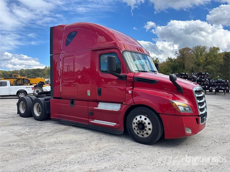 Freightliner Cascadia 126 6x4 T/A Sleeper Truck Tractor Vlačilci