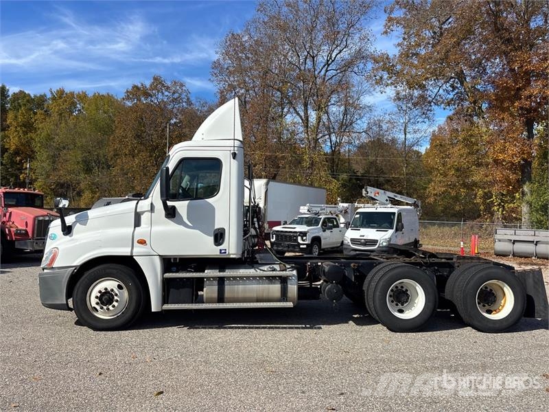 Freightliner Cascadia 125 Autotractoare