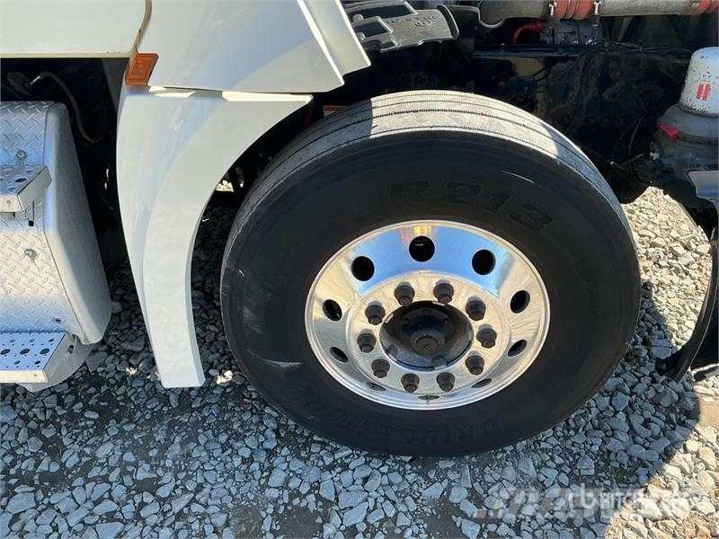 Freightliner Cascadia 126 Седельные тягачи