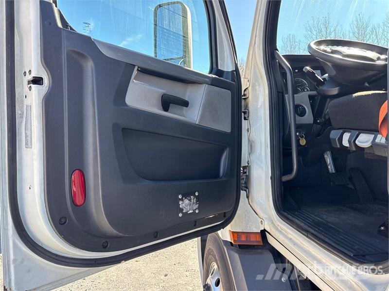 Freightliner Cascadia 116 Trekkers