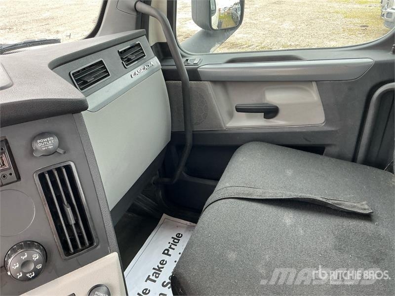 Freightliner Cascadia 126 Vetopöytäautot