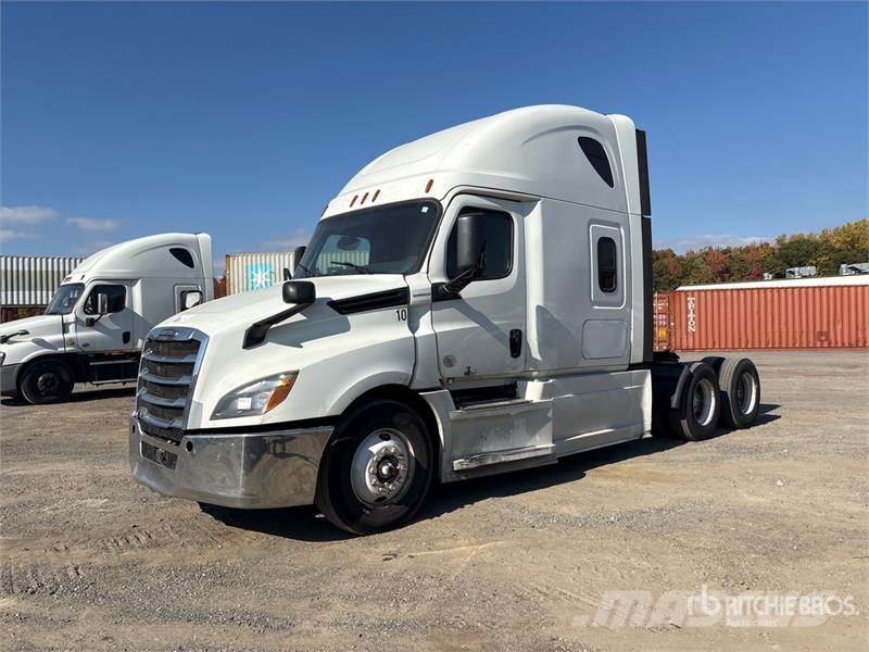 Freightliner Cascadia 126 6x4 T/A Sleeper Truck Tractor Tegljači