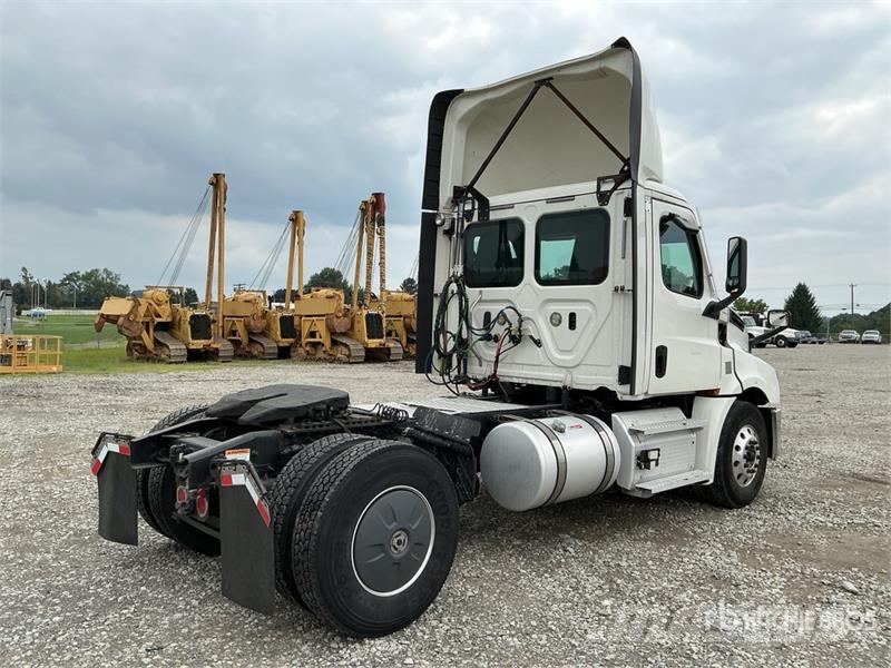 Freightliner Cascadia 126 وحدات الجر