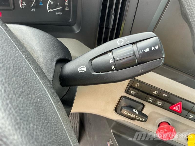 Freightliner Cascadia 126 Vetopöytäautot