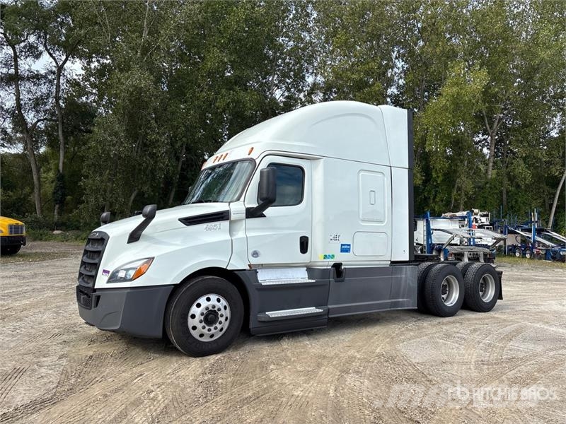 Freightliner Cascadia 126 6x4 T/A Sleeper Truck Tractor Cabezas tractoras
