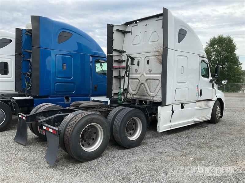 Freightliner Cascadia 126 6x4 T/A Sleeper Truck Tractor وحدات الجر