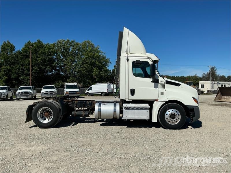 Freightliner Cascadia 126 Седельные тягачи