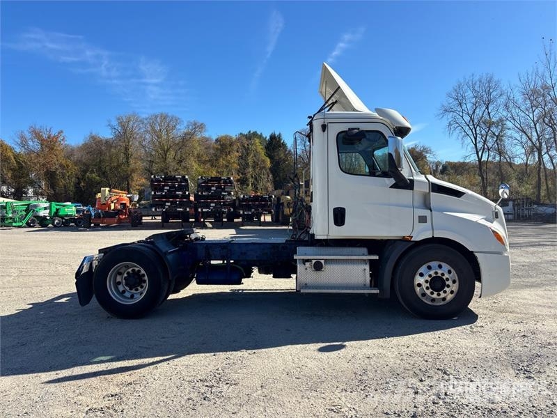 Freightliner Cascadia 116 Trekkers