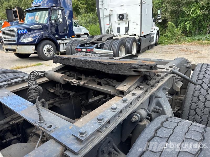 Freightliner Cascadia 125 6x4 T/A Sleeper Truck Tractor Cabezas tractoras