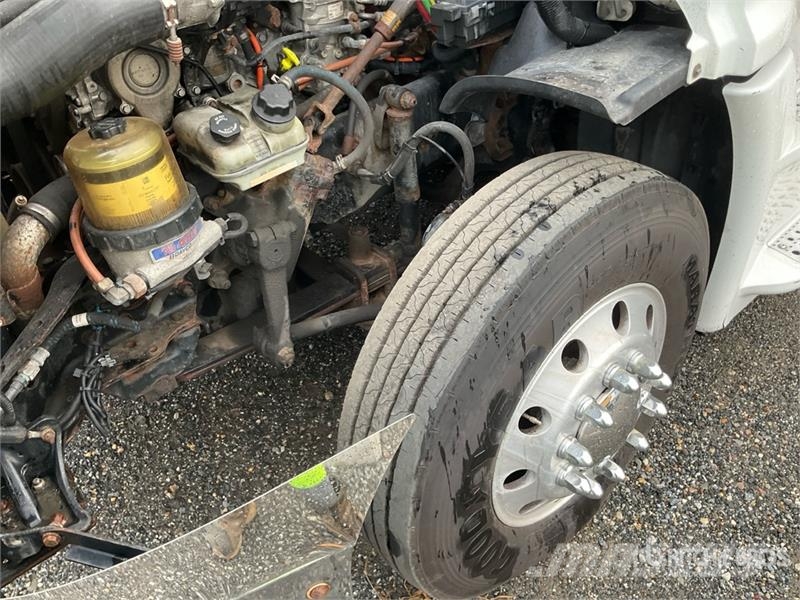 Freightliner Cascadia 125 6x4 T/A Sleeper Truck Tractor Trekkvogner