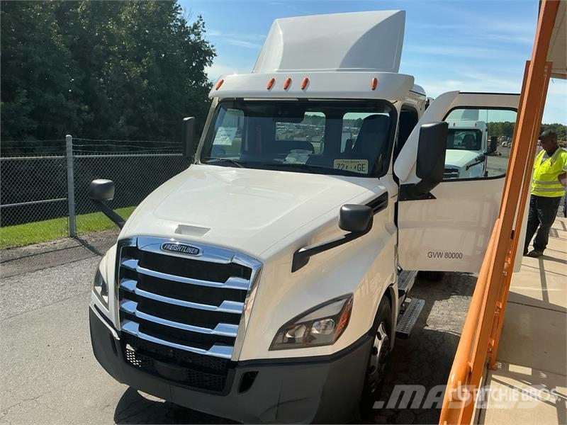 Freightliner Cascadia 126 Prime Movers
