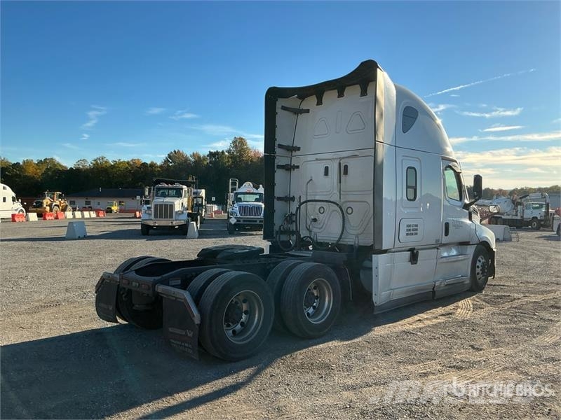Freightliner Cascadia 126 T/A Sleeper Truck Tractor Nyergesvontatók
