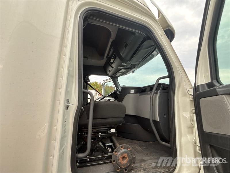 Freightliner Cascadia 126 6x4 T/A Sleeper Truck Tractor (Inoper Tracteur routier